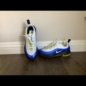 NEW Nike Air Max athletic shoe